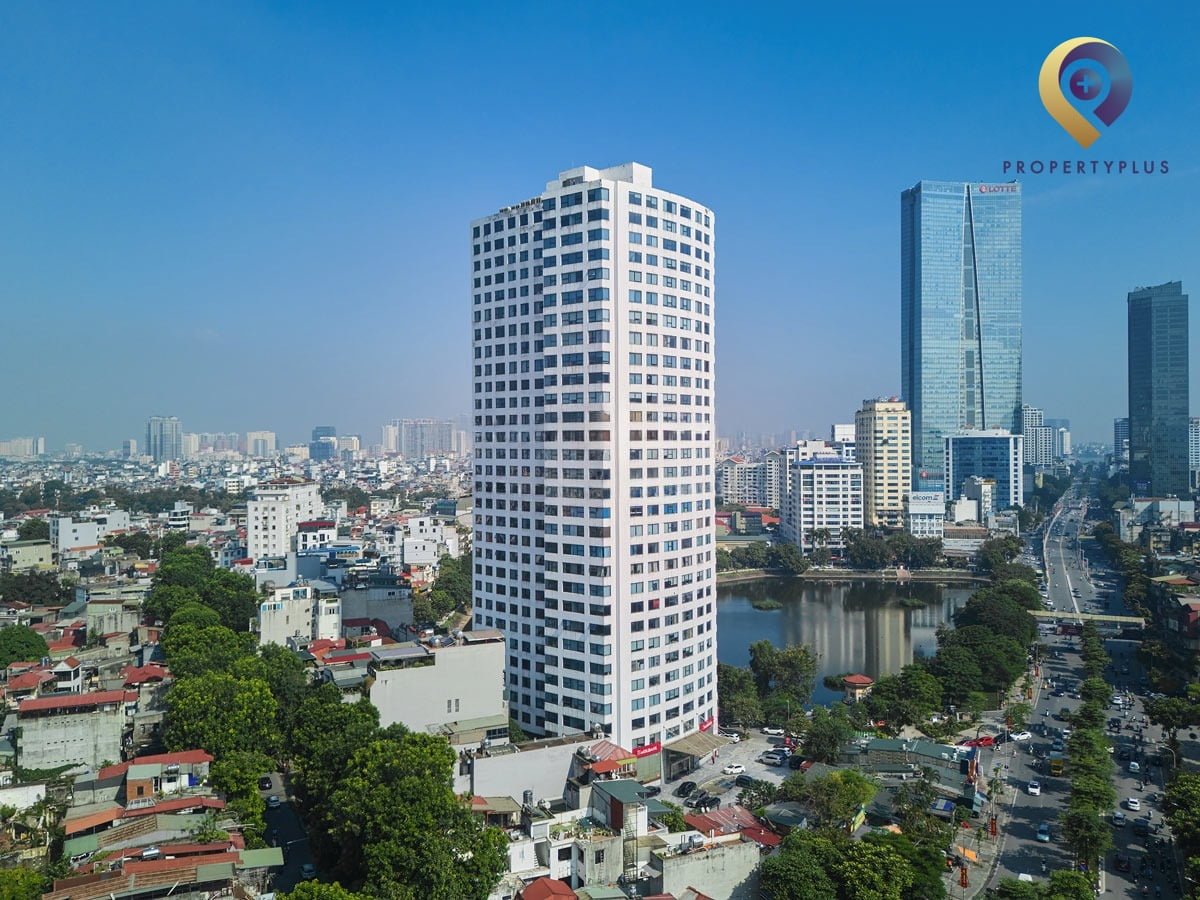 Toàn cảnh tòa nhà Ngọc Khánh Plaza với nền trời xanh trong, nhìn từ xa - hình ảnh từ Property Plus